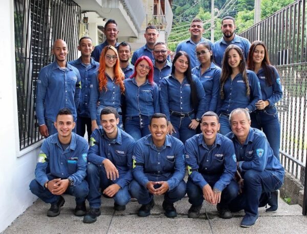 foto-equipo-hogar-seguro foto-equipo-hogar-seguro